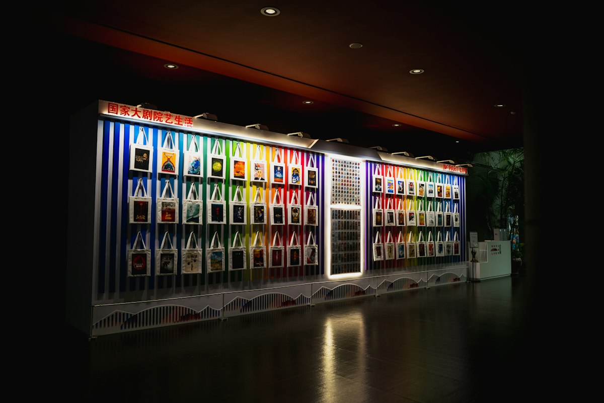 Freestanding retail display rollout